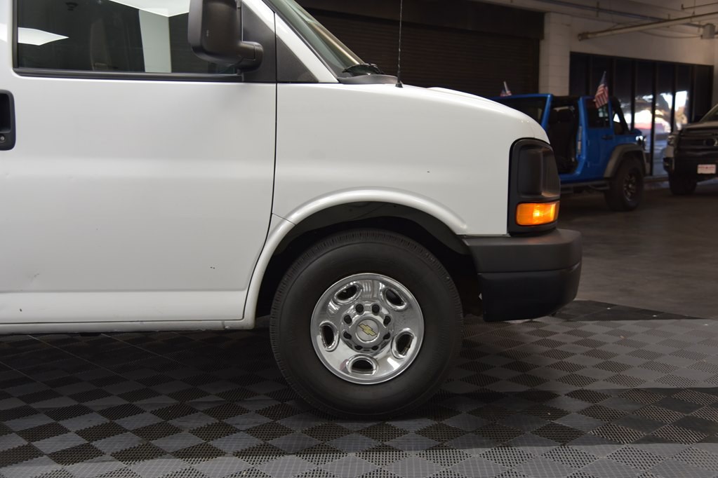 2014 Chevrolet Express Image 19