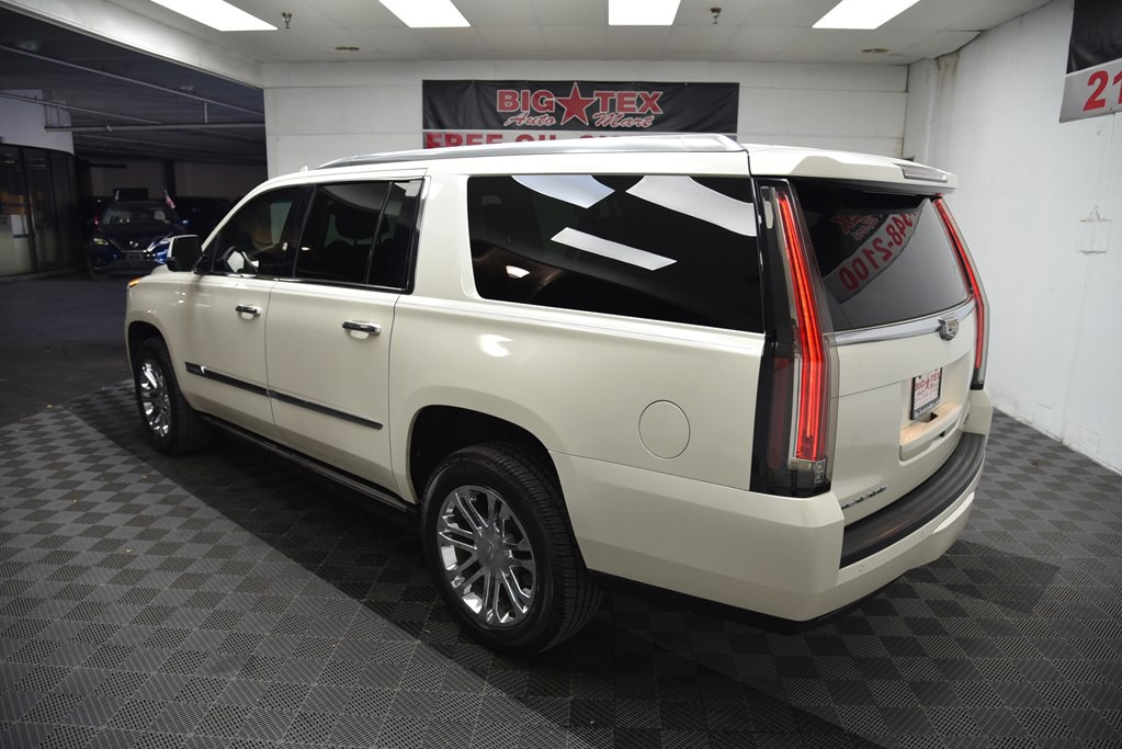 2015 Cadillac Escalade Image 3