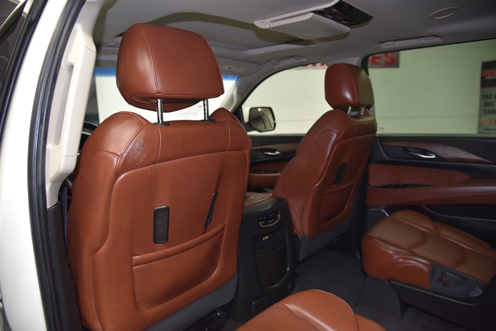 2015 Cadillac Escalade Image 19
