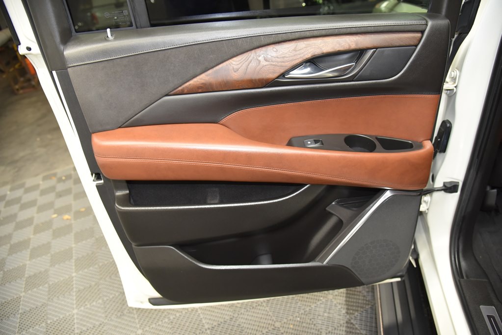 2015 Cadillac Escalade Image 20