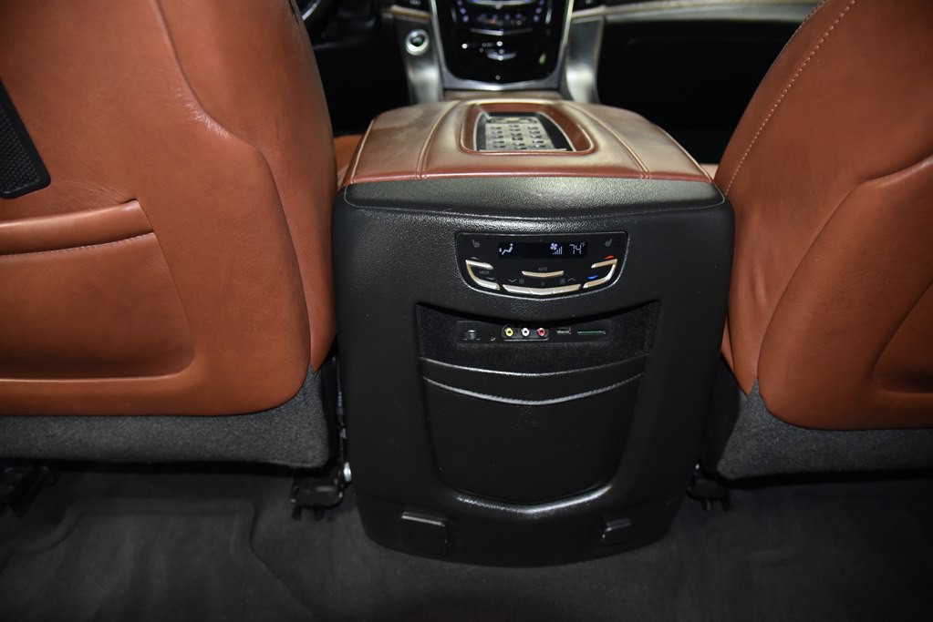 2015 Cadillac Escalade Image 24