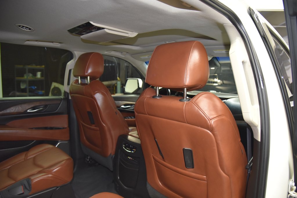 2015 Cadillac Escalade Image 26