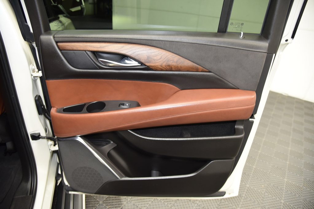 2015 Cadillac Escalade Image 27