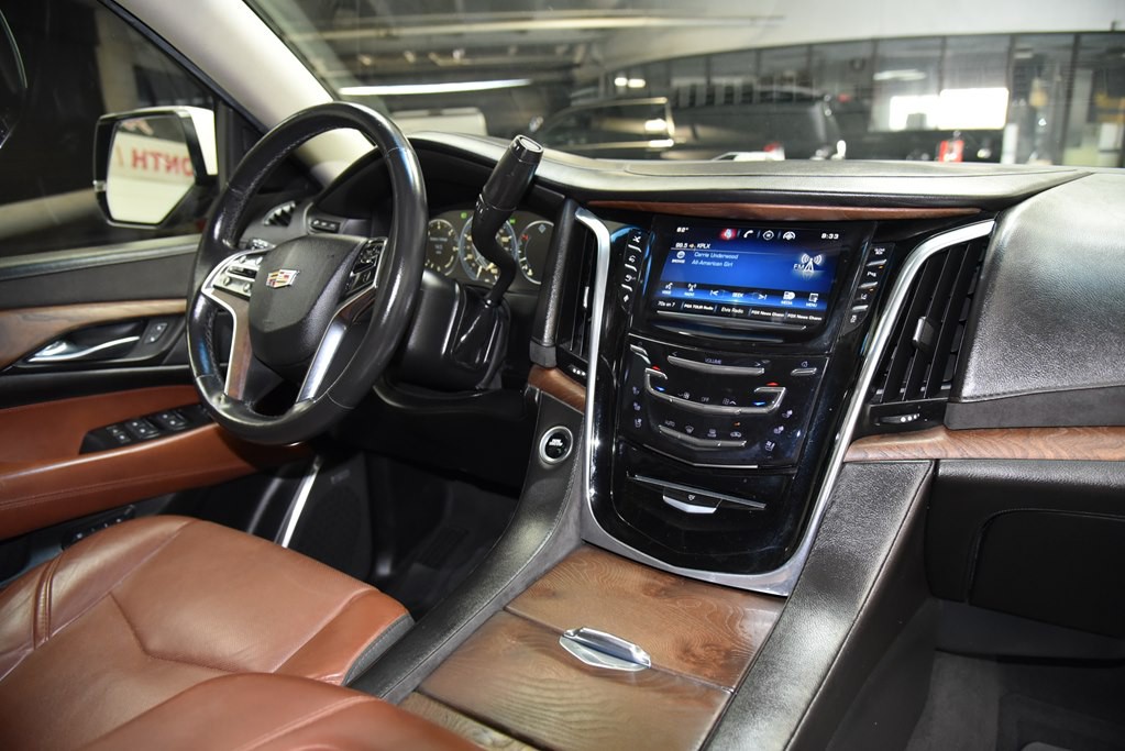 2015 Cadillac Escalade Image 31