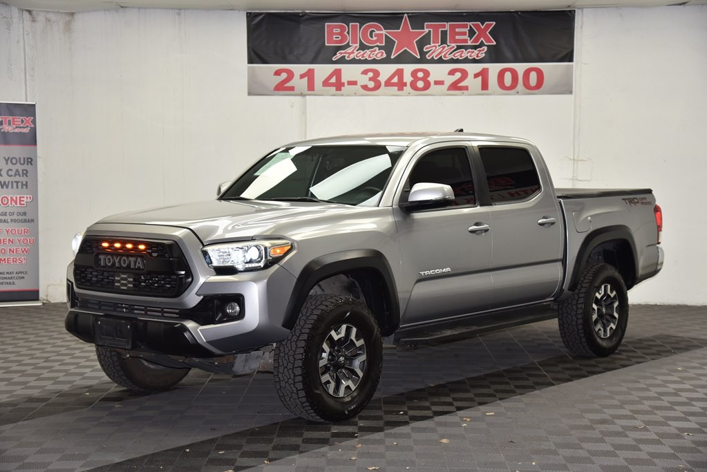 2017 Toyota Tacoma Image 1