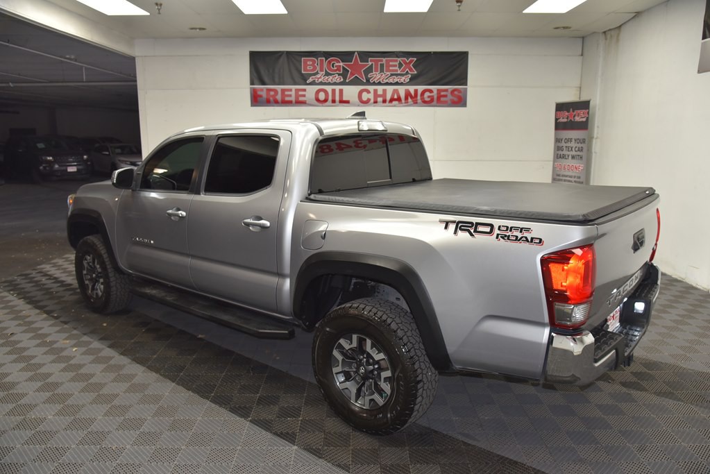 2017 Toyota Tacoma Image 3