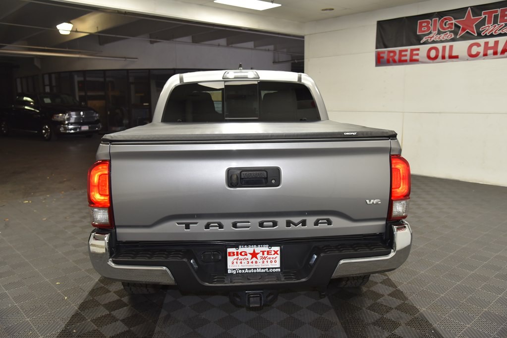 2017 Toyota Tacoma Image 4