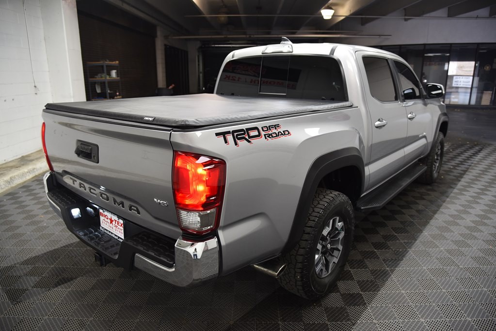 2017 Toyota Tacoma Image 5