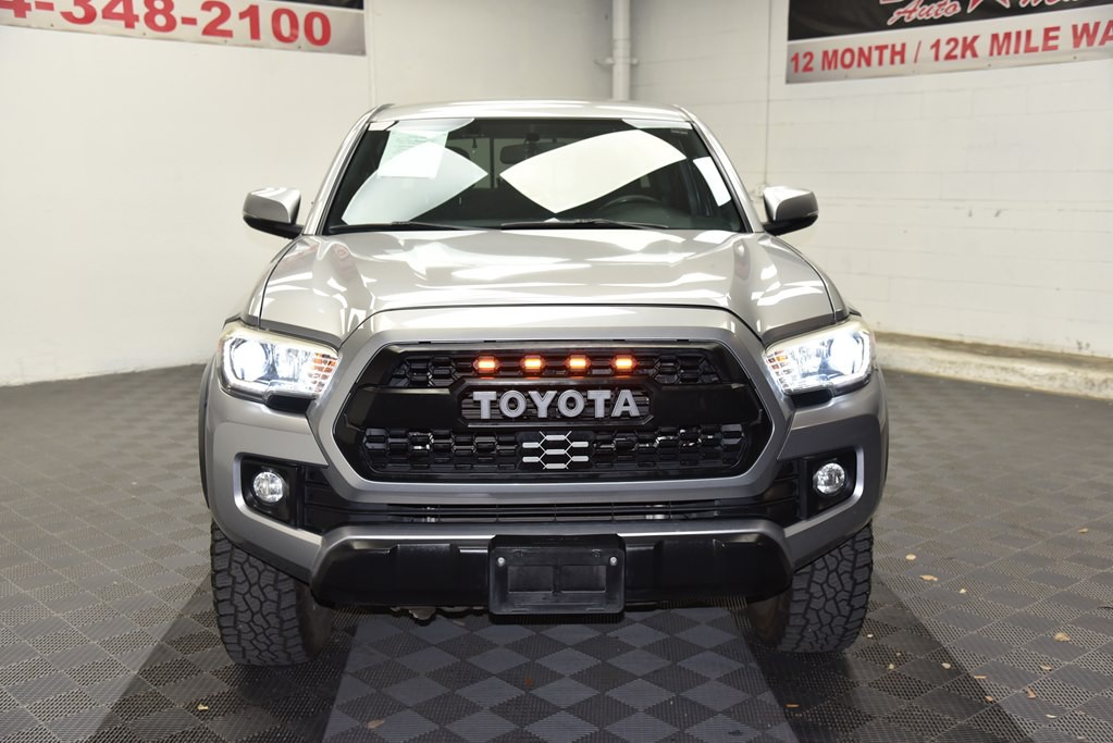 2017 Toyota Tacoma Image 8