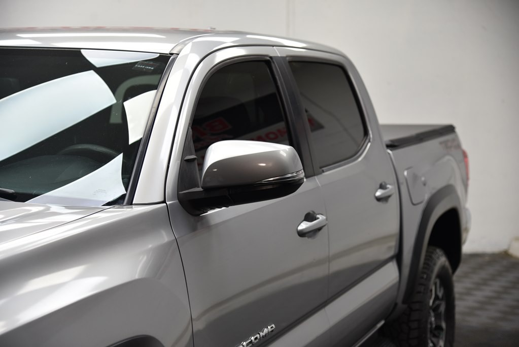 2017 Toyota Tacoma Image 9