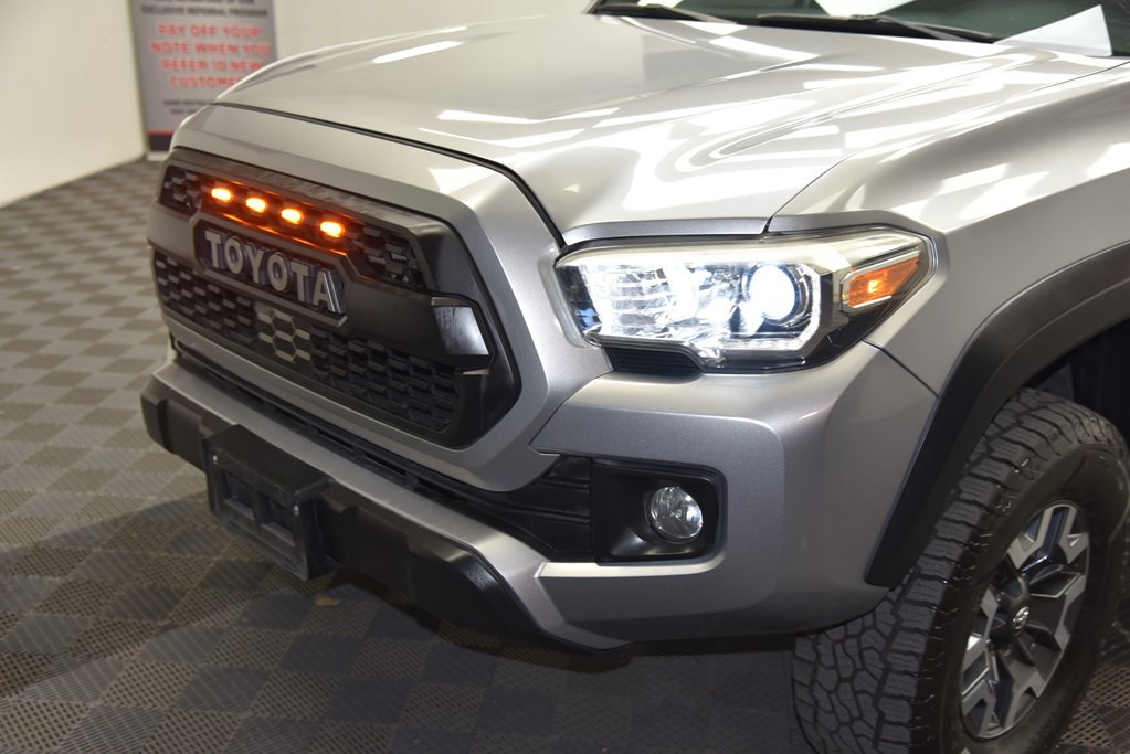 2017 Toyota Tacoma Image 10