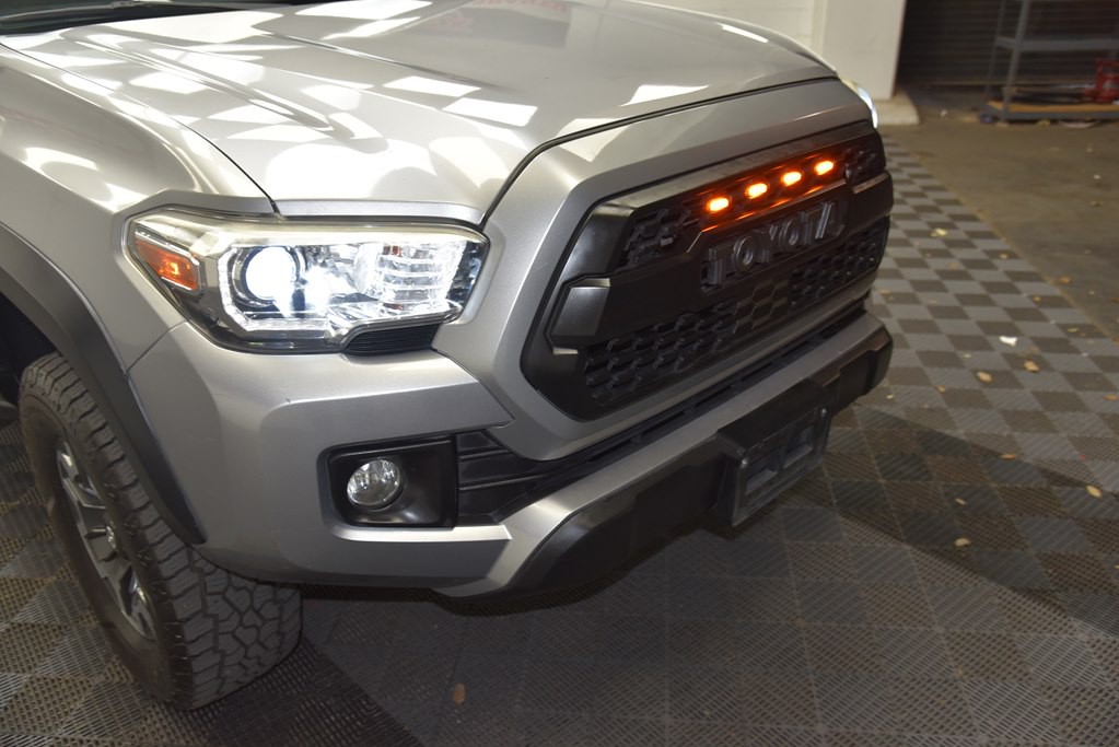 2017 Toyota Tacoma Image 11
