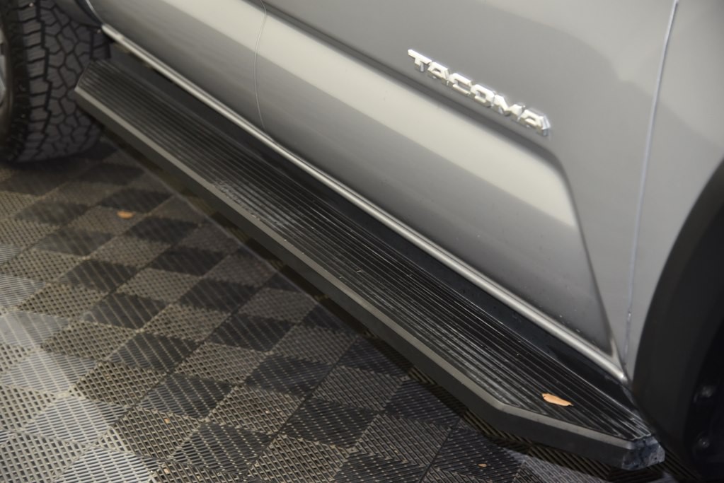 2017 Toyota Tacoma Image 13