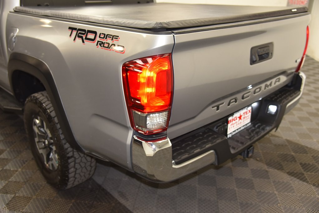 2017 Toyota Tacoma Image 15