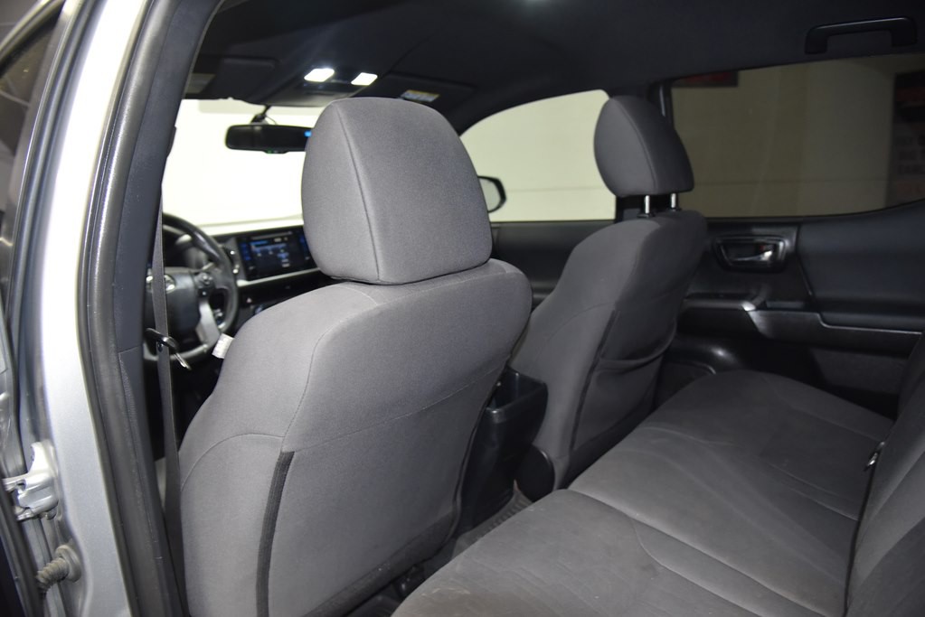 2017 Toyota Tacoma Image 20
