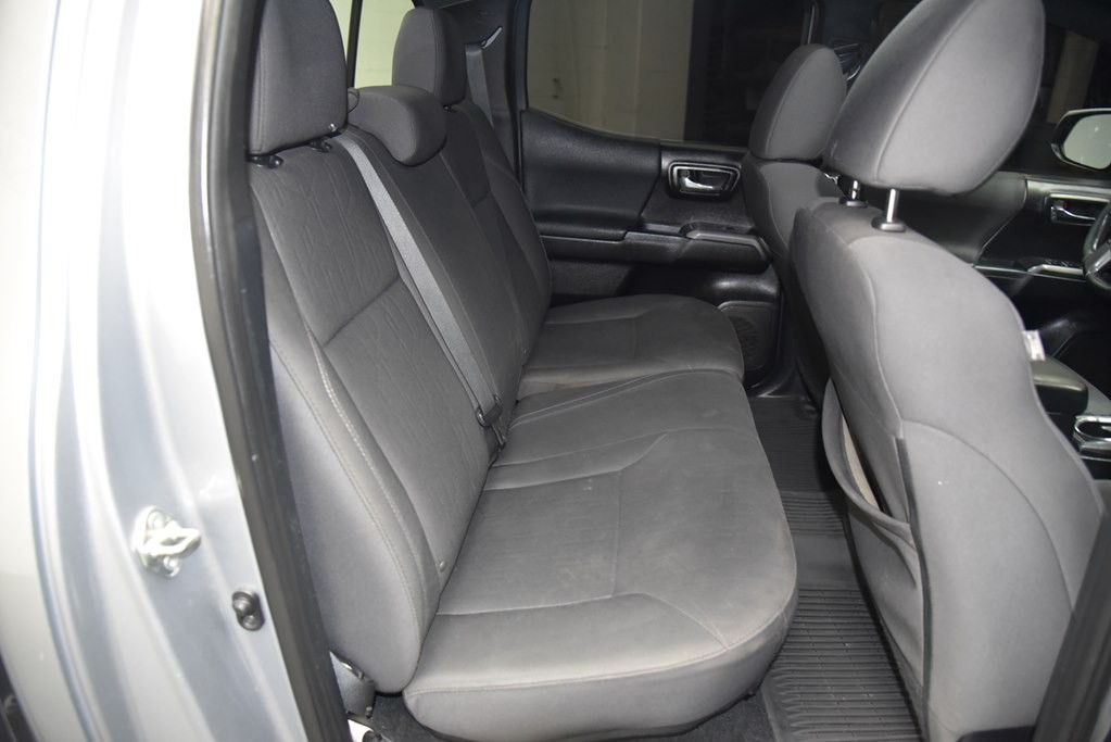 2017 Toyota Tacoma Image 22