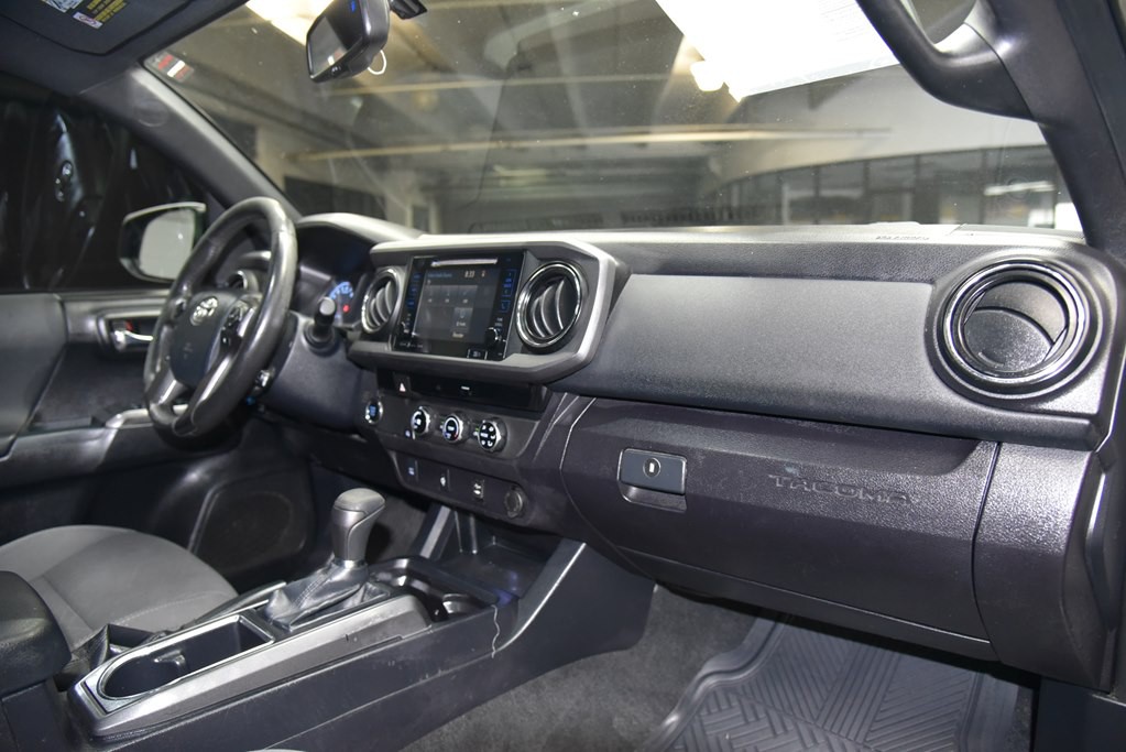 2017 Toyota Tacoma Image 26