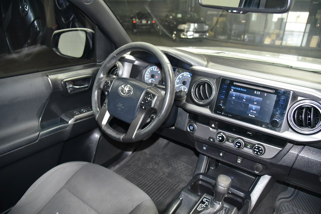 2017 Toyota Tacoma Image 27