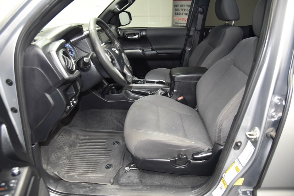 2017 Toyota Tacoma Image 30