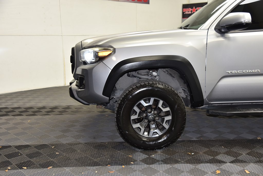 2017 Toyota Tacoma Image 32