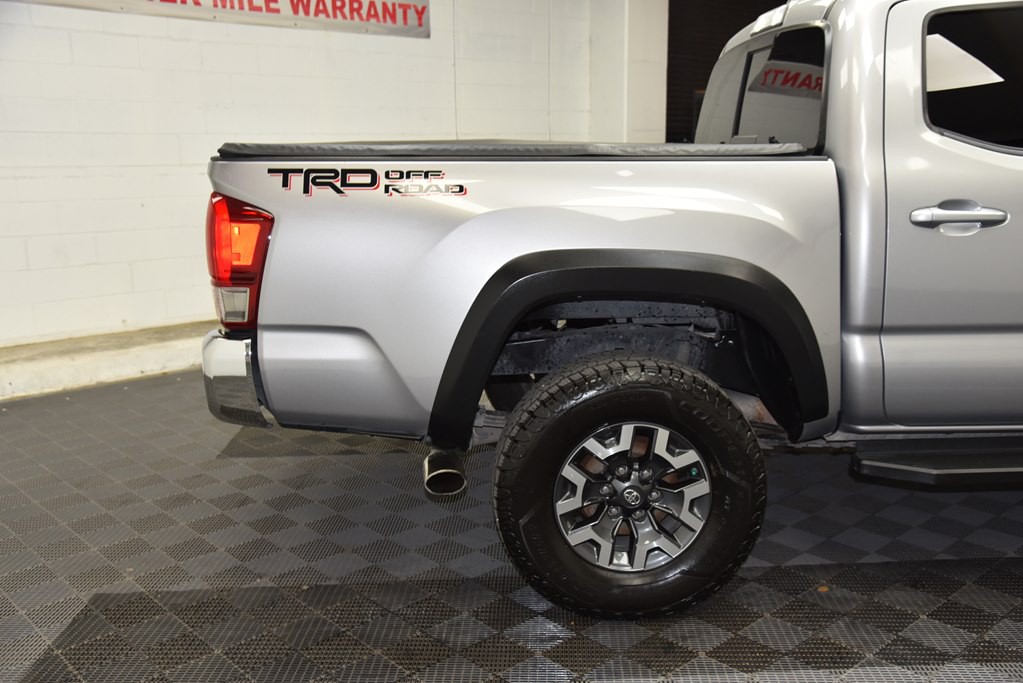 2017 Toyota Tacoma Image 34