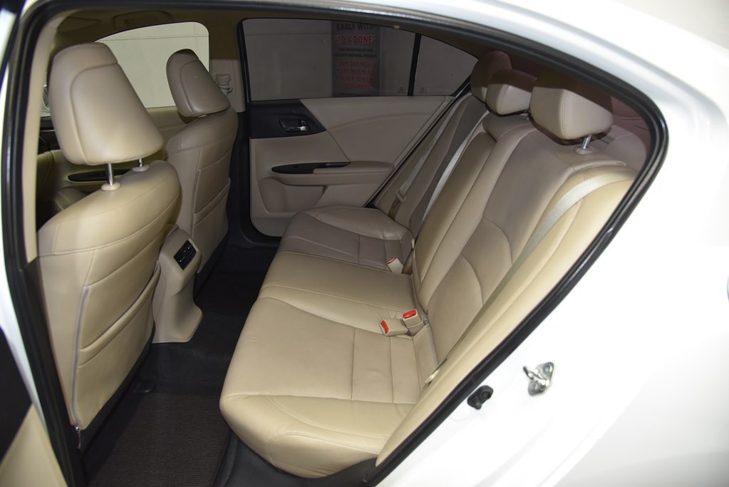2016 Honda Accord Image 17