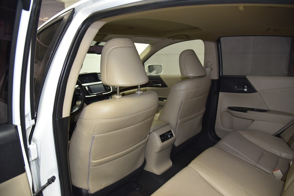 2016 Honda Accord Image 18