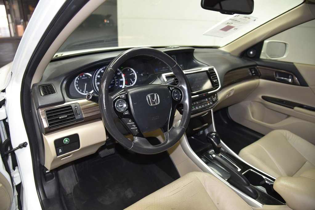 2016 Honda Accord Image 19