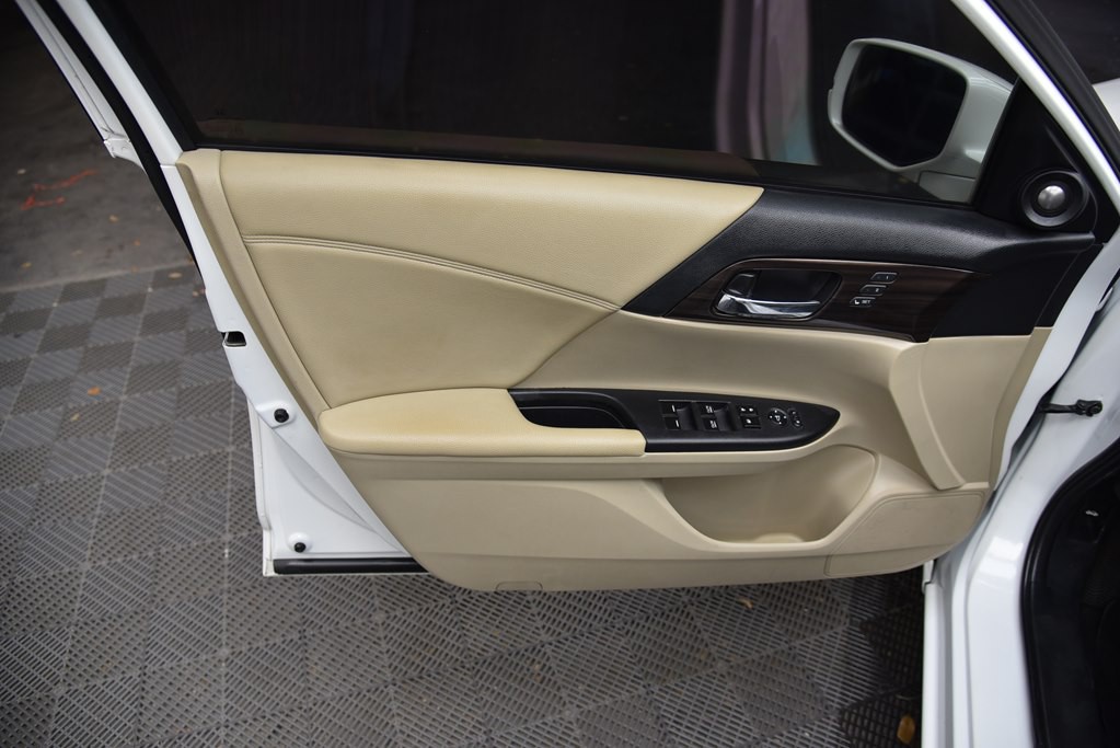 2016 Honda Accord Image 21