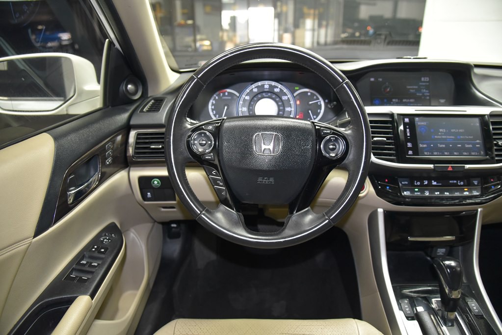 2016 Honda Accord Image 23