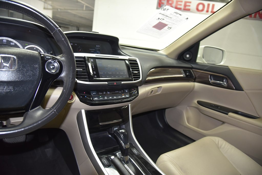 2016 Honda Accord Image 24