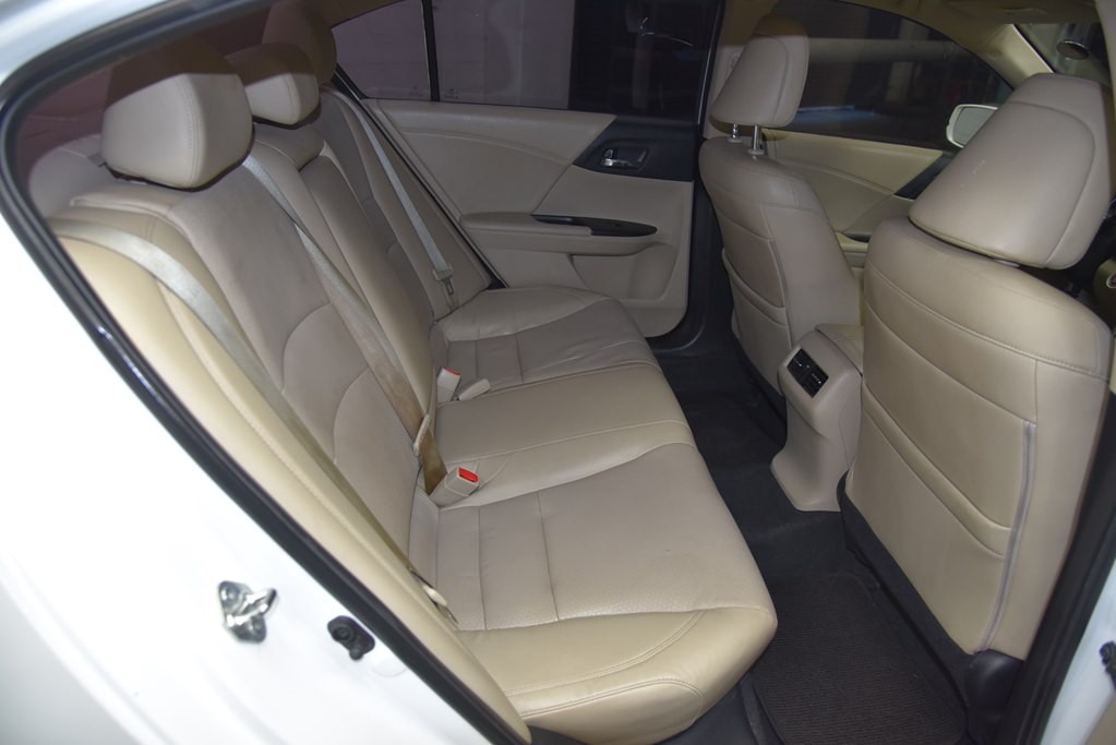 2016 Honda Accord Image 25