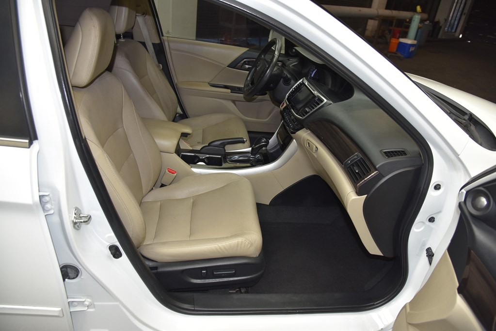 2016 Honda Accord Image 29