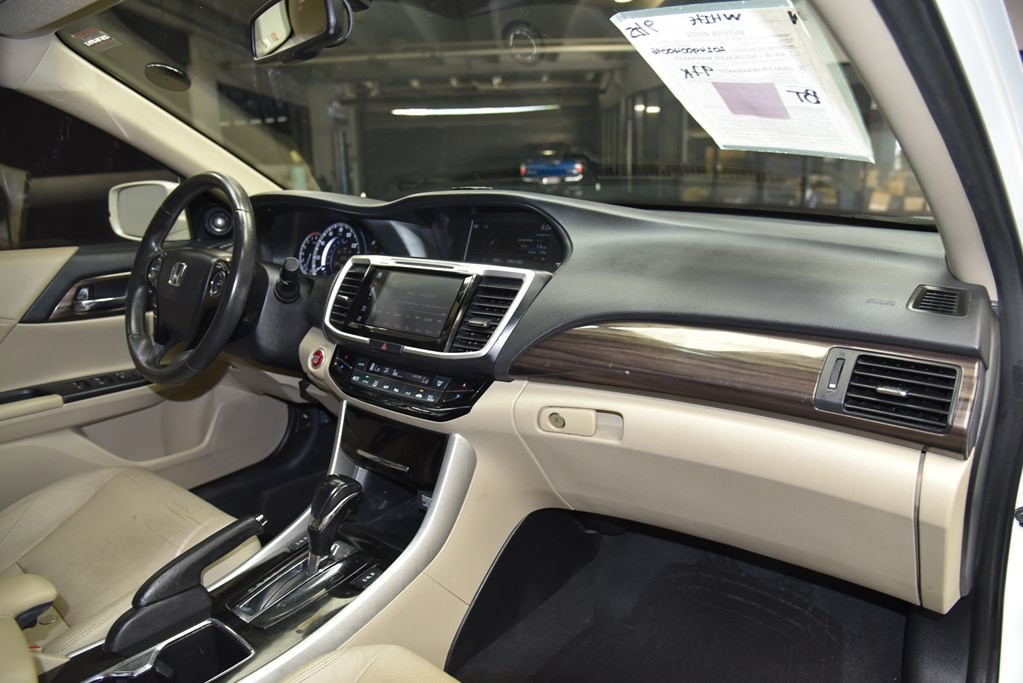 2016 Honda Accord Image 30