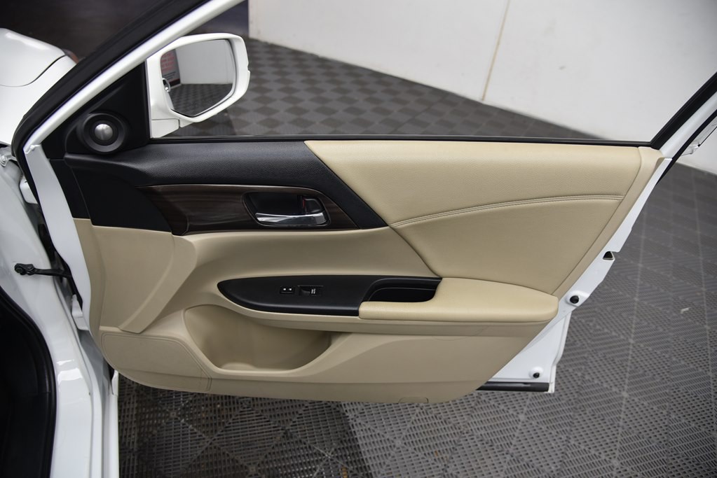 2016 Honda Accord Image 31