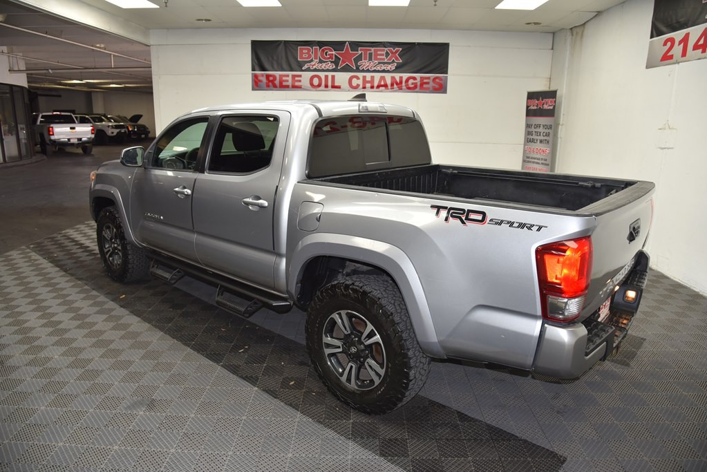 2017 Toyota Tacoma Image 3
