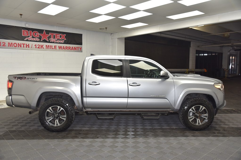 2017 Toyota Tacoma Image 6