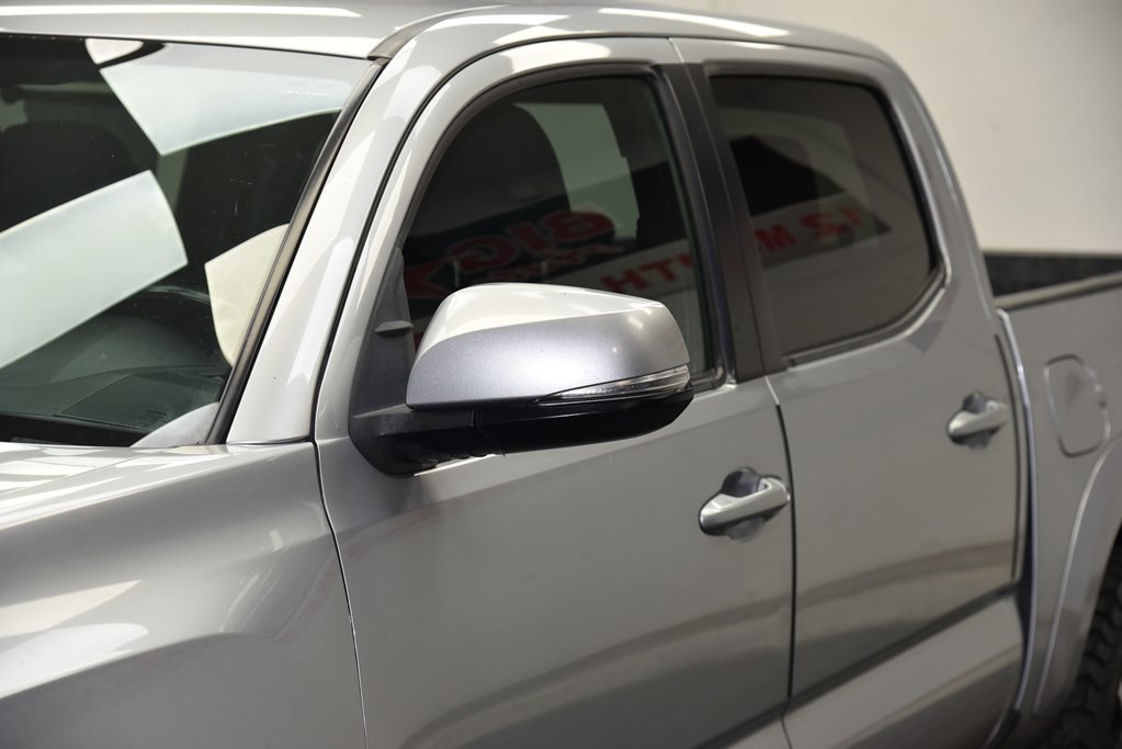 2017 Toyota Tacoma Image 9