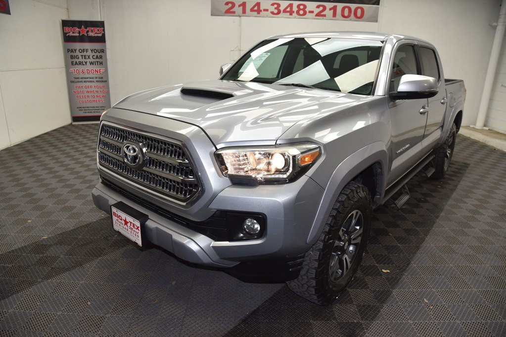 2017 Toyota Tacoma Image 11