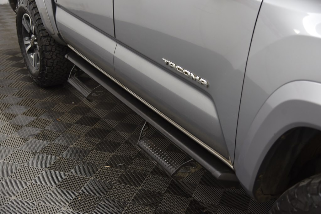 2017 Toyota Tacoma Image 14