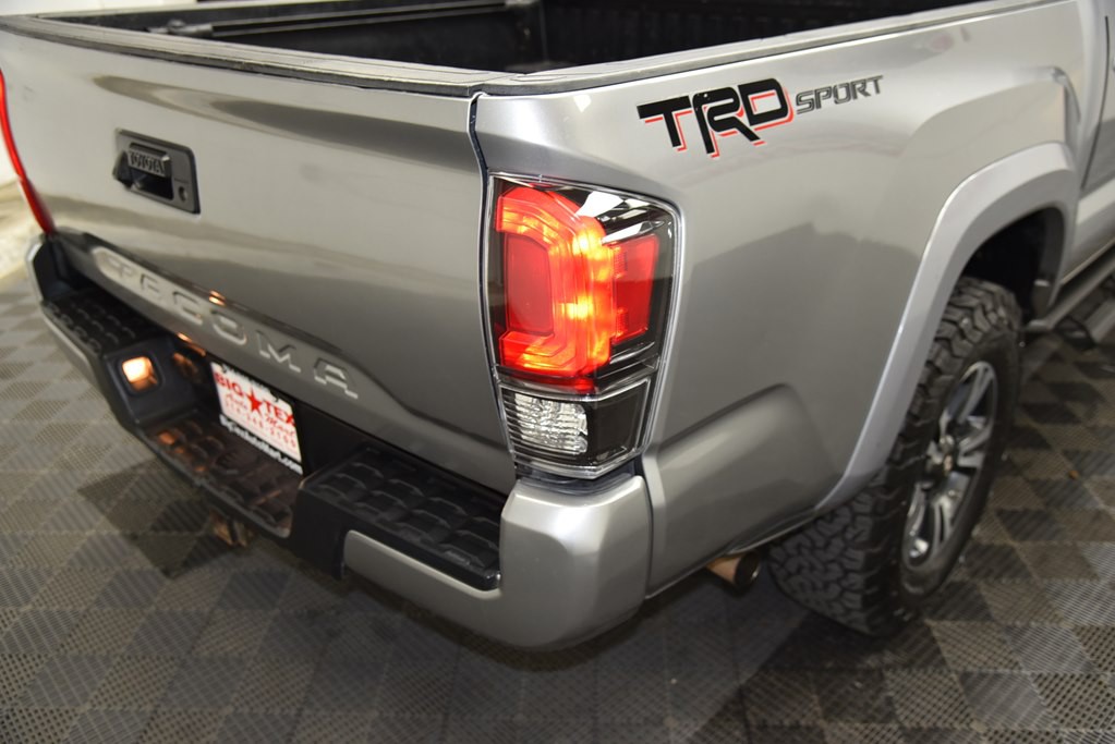 2017 Toyota Tacoma Image 15