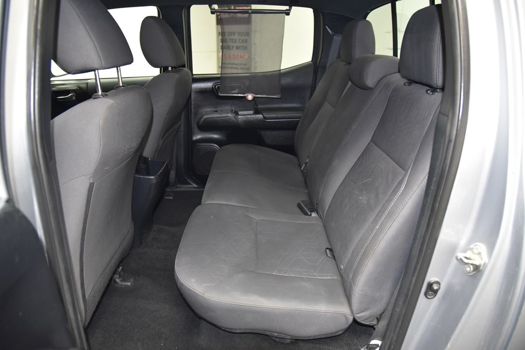 2017 Toyota Tacoma Image 18