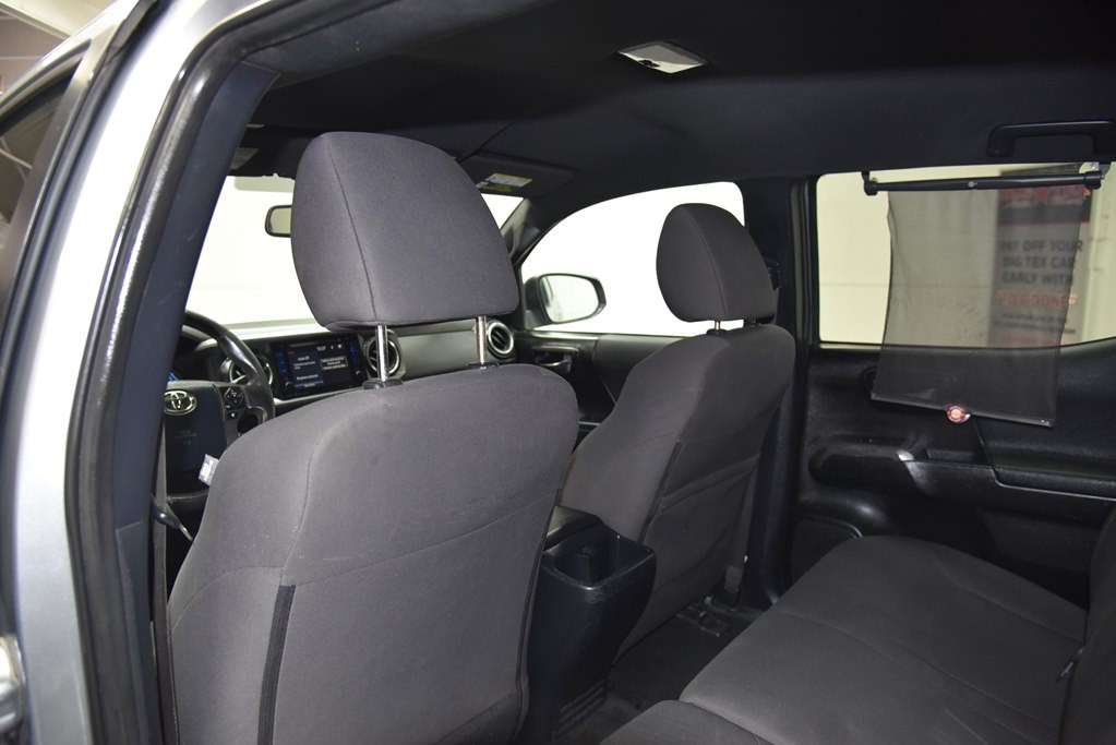2017 Toyota Tacoma Image 19