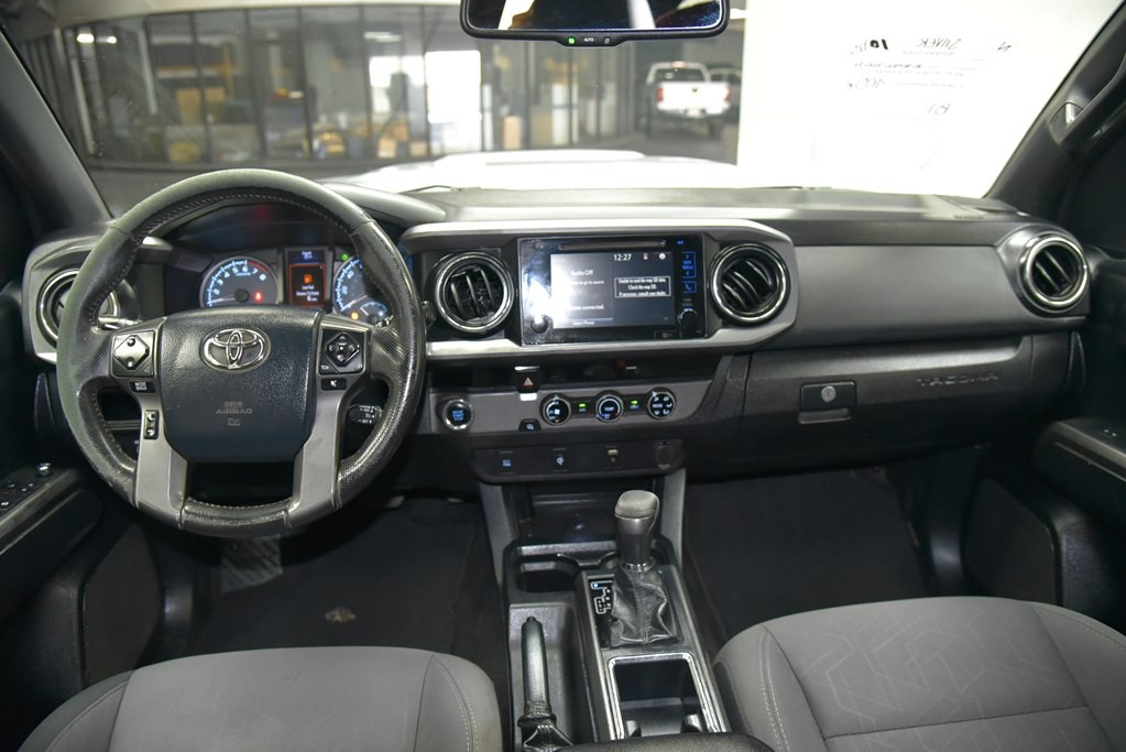 2017 Toyota Tacoma Image 21