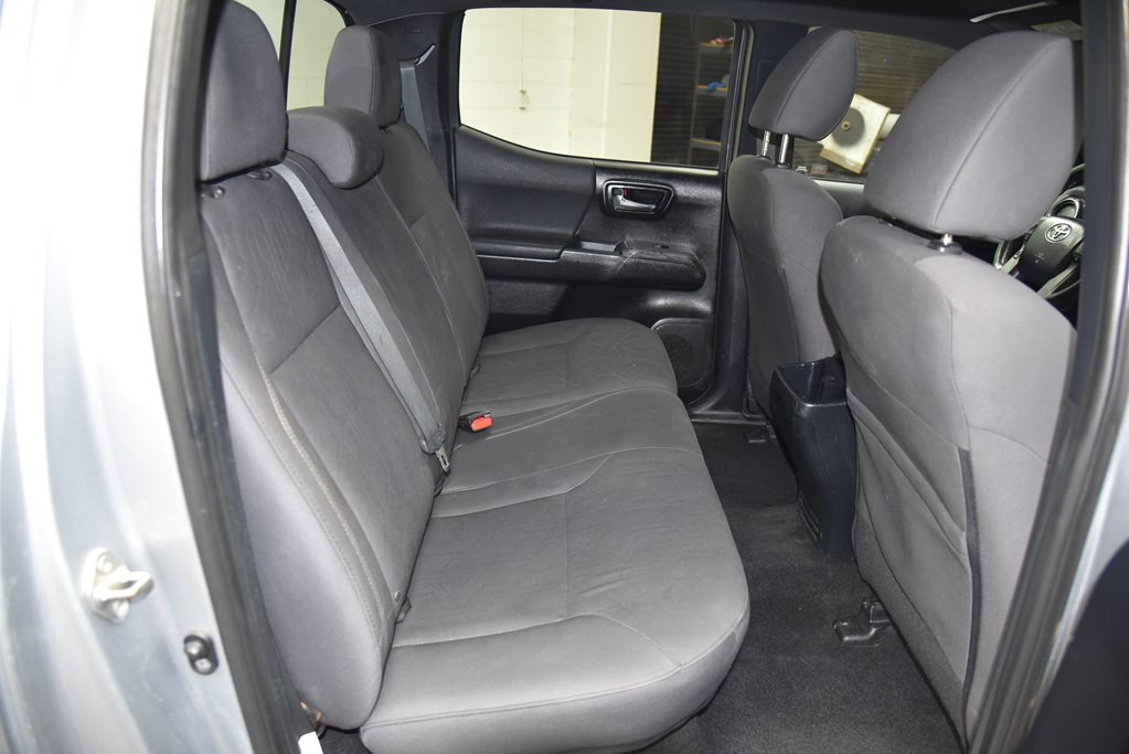 2017 Toyota Tacoma Image 23