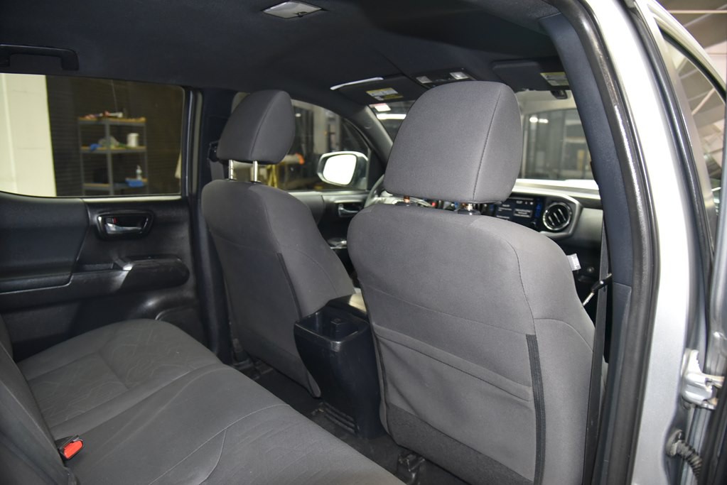 2017 Toyota Tacoma Image 24