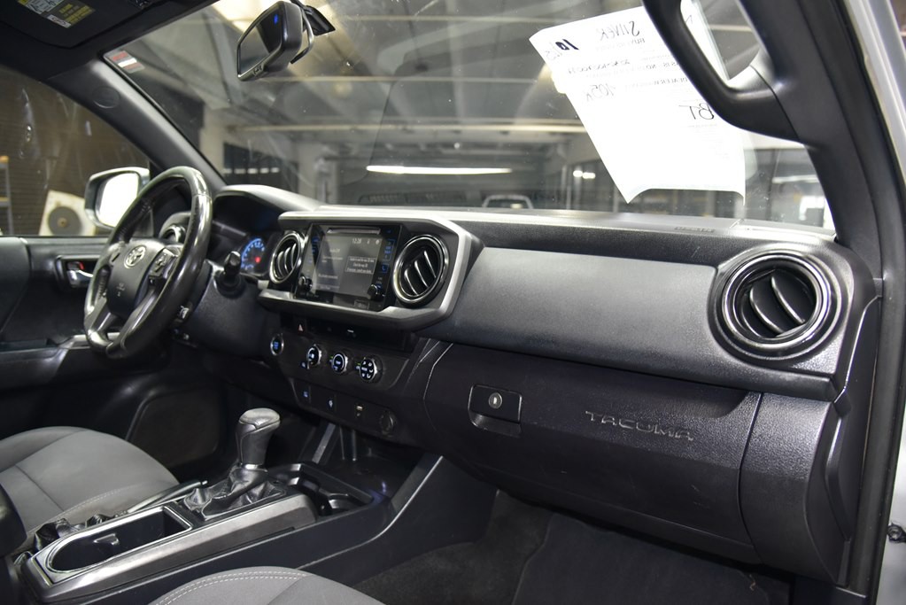 2017 Toyota Tacoma Image 27