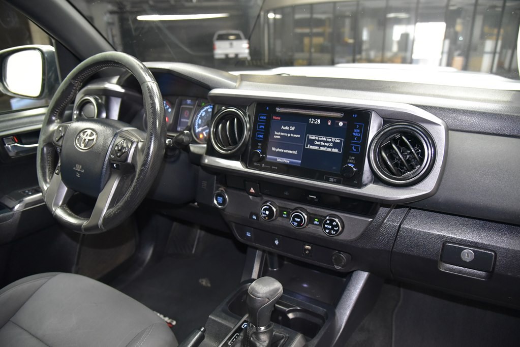 2017 Toyota Tacoma Image 28