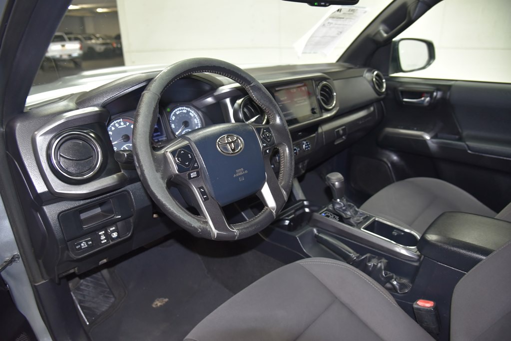 2017 Toyota Tacoma Image 30
