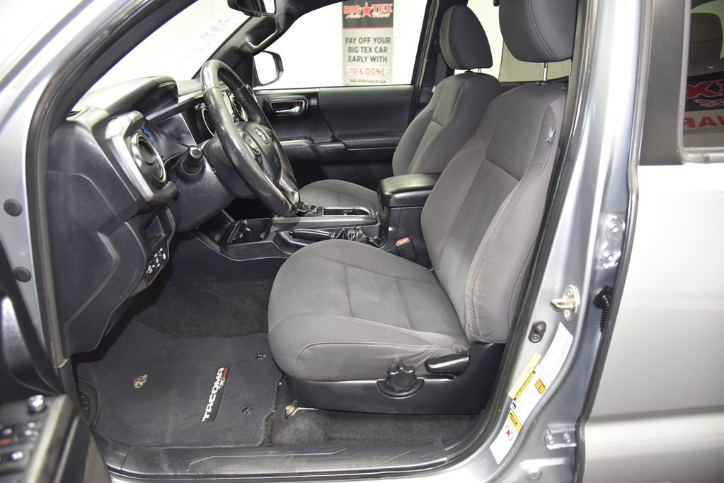 2017 Toyota Tacoma Image 31
